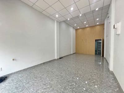 24Tr Phan Văn Trị 4x18m Trống Suốt Cho Quán Ăn Có Sân Đậu Xe 10 xe
