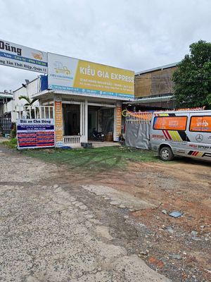 thuê nhà mặt tiền đường có sân để xe
