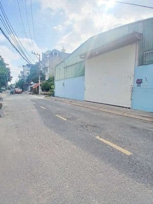 Cho thuê kho xưởng 2 mặt tiền 630m2- có gác- phan văn hớn- ba điểm- hm