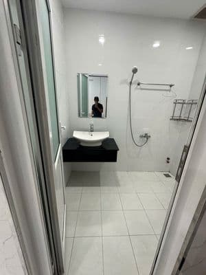 CHo thuê văn phòng KDT Vạn Phúc city giá 7.5tr có nội thất