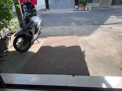 CHO THUÊ NHÀ ĐƯỜNG THOẠI NGỌC HẦU Gẩn Uỷ ban Quận :4 x 22 M Đúc lửng