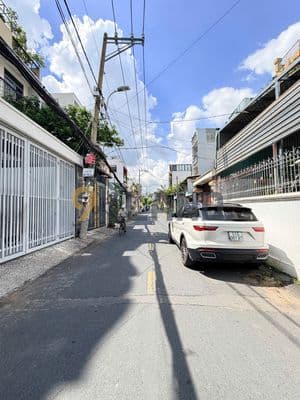 Nhà mặt tiền kinh doanh - gần vincom thủ đức- chỉ hơn 5 tỷ ~ 50m2