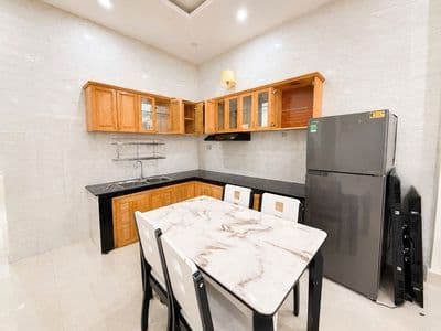 Cho thuê nhà nguyên căn 2 pn đường đinh công tráng full nội thất