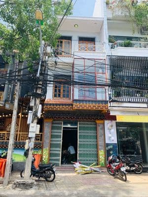 Cho thuê nhà 3 tầng mặt đường đông đúc nguyễn thị minh khai