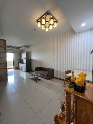 Cho thuê CH 2PN, 2WC cc Era Town giá 8tr. Ở liền. Có ít nội thất