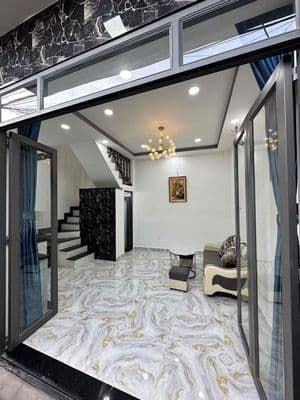NNC 1 trệt 1 lầu 1 PN 2wc có nội thất Nơ Trang Long