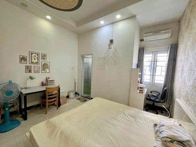 Nhà mặt tiền hẻm 1979 đường rộng