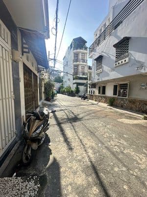 Hẻm 8m Lũy bán Bích 4x16 3 tầng 5PN giá 16tr
