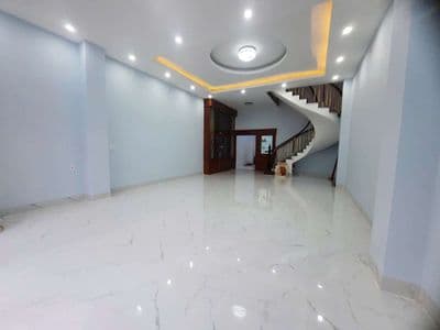 Nhà đẹp mtkd tên lửa 6x23m 4 tầng 5pn 6wc ở vp