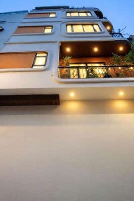 Cho thuê nhà đẹp 5 tầng gồm 3 ngủ ở Nguyễn Tuân