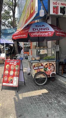 Cần share mặt bằng vỉa hè đường chính đông người qua lại