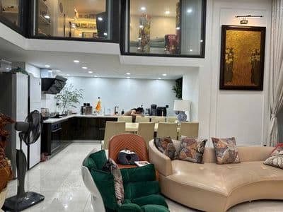 Cho thuê căn hộ chung cư Trung Yên Plaza mặt phố Trung Hòa, Hà Nội