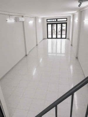 Cho thuê nhà phố mặt tiền trống suốt. vị trí thuận tiện. giá 25triệu.