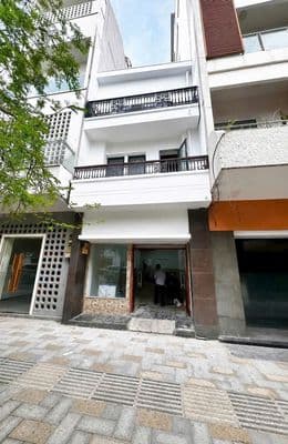 Cho thuê nhà nguyên căn mặt tiền đường lê thánh tôn phường bến nghé q1