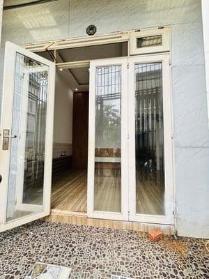 Nhà nguyên căn hẻm phạm hồng thái nhà mới sạch sẽ.