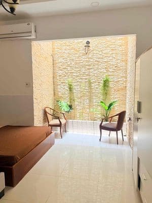 Nguyên căn q1 – 2pn 65m² – phòng khách + bếp | 17tr