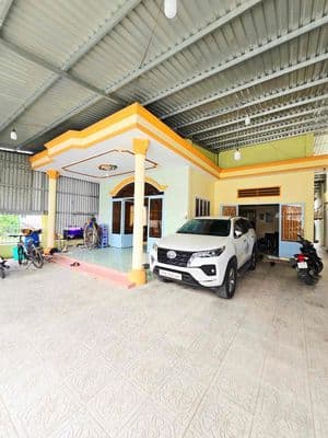 Bán nhà cấp 4 xây dựng kiên cố gần chợ lò lu gần trường đại học mkt