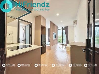 Studio ban công rộng, thiết kế hiện đại