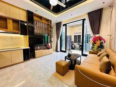 Nhà trung tâm thành phố. dọn vào ở ngay