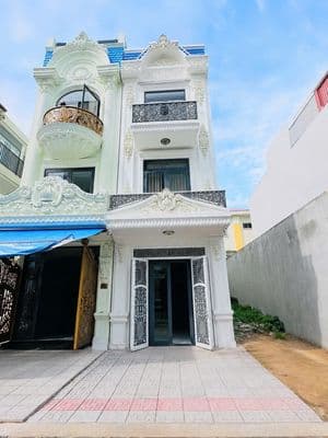Cho thuê nhà 2 lầu full nội thất mặt tiền hẻm đường trần phú cần thơ