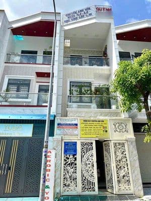 nhà 1 trệt 2 lầu kế ĐT743 cách ngã 6 An phú hơn 1km,4p ngủ,đường 7m