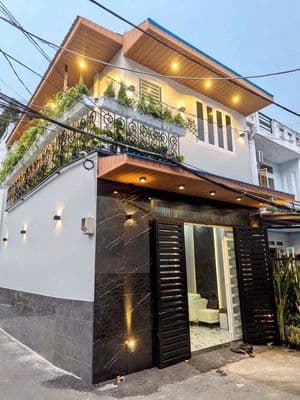 Hạ giá 1 tỷ còn 5.99 tỷ hxh thông gốc 2 mặt hẻm - quang trung, gv