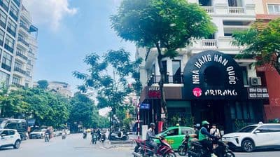 bán nhà Văn Cao oto đỗ cửa 65m2 sân cổng độc lập 3 tầng nhỉnh 3t