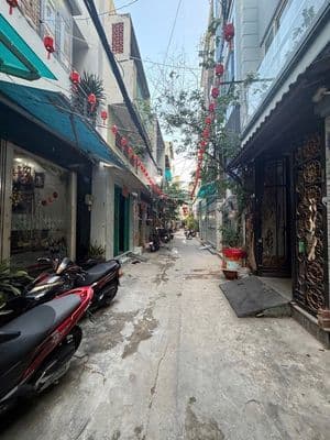 Bán nhà hồng bàn quận 5 - 2 tầng 2 phòng ngủ giá tốt 3,6 tỷ
