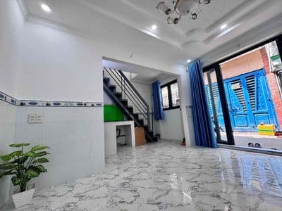 Nhà nhỏ phù hợp gia đình nhỏ, gần hxh. gần chợ, nhà thờ Thạch Đà