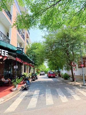 Nhà 2 tầng cho thuê. khu dân trí cao. đường rộng. 10tr/th