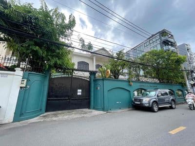 Cho thuê biệt thự mặt tiền thảo điền dtsd 900m2