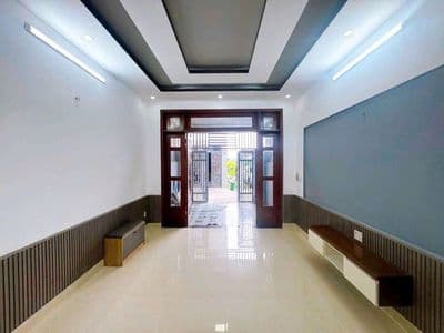 Cho thuê nhà ngay cao đẳng điện lực 2 lầu 4pn 11tr