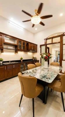 Nhà Mới Đẹp - Hẻm Xe Hơi - Quận 10 - 63M2 Ngang 3m7 5 Tầng 6 PN - 14.9