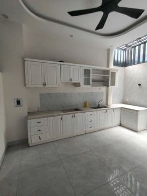 Cho thuê nhà mặt tiền đường tây sơn đường trước nhà 14 m có vỉa hè