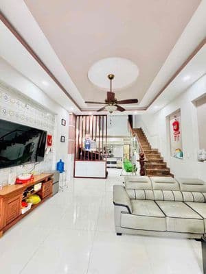 Bán nhà 1 trệt - 2 lầu kdc bửu long