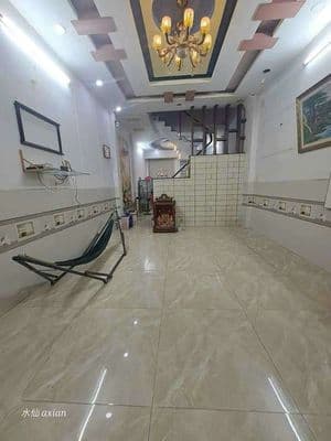 Nhà sạch sẽ dt 5,5*15, trệt lầu, 3pn, 3wc, nội thất cơ bản