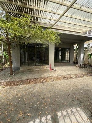Cho thuê nhà sân vườn sẵn mặt bằng 300m2 - ngang 16m kinh doanh