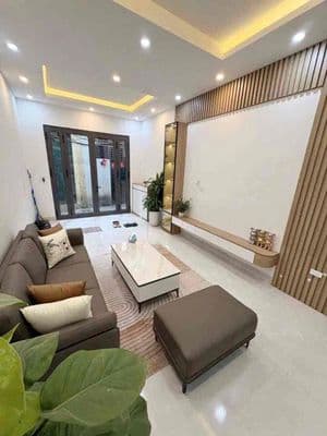 Gần ô tô phố Bạch Mai, ngõnông, nhà sân rộng, 36m *5T. 6,5 tỷ
