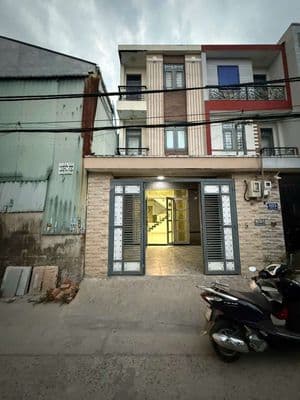 Cho thuê nhà nguyên căn 1 trệt 2 lầu, dt 4×18 có 3pn,4wc. hẻm xe hơi