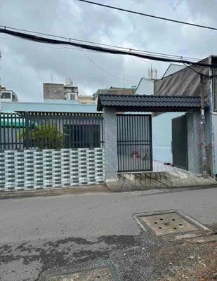 Nhà vườn mới xây gần ngã 4 ga dt rộng 10x17