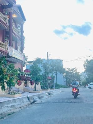 Cho thuê đất góc mặt tiền ngã 4 khu dân cư Phú Xuân, đối diện chung cư