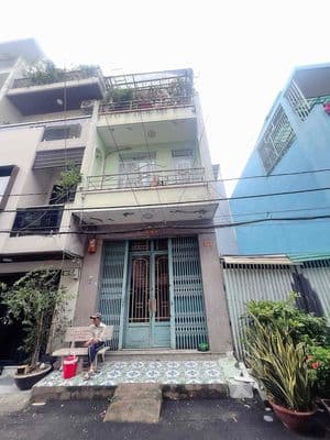 Bán nhà mặt tiền kế công viên ds 57 kdc Bình Phú