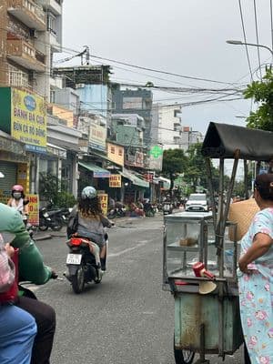 Mặt tiền bùi văn ba – đối diện chợ – 20tr/tháng