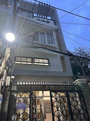 Cho thuê nhà đường số 8 p11 (4x13) 2 lầu , 4pn , 4wc có nội thất