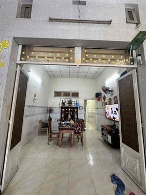 Kẹt tiền bán nhà - giá rẻ ngay mặt tiền Võ Văn Hát gần trường học
