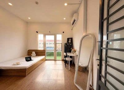 Cho thuê căn hộ studio ban công đi bộ qua đh văn lang