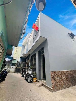 Bán gấp nhà 2 tầng cầu Kênh Tẻ, Quận 7, 50m2, ngang 5m, giảm 1.1 tỷ