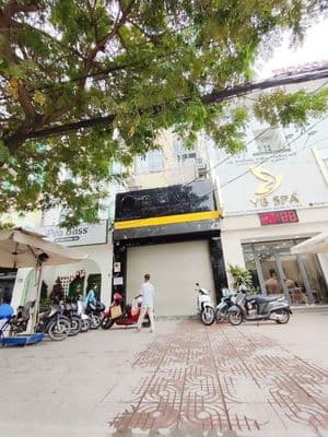 Cho thuê nhà đối diện siêu thị dt 5*20m