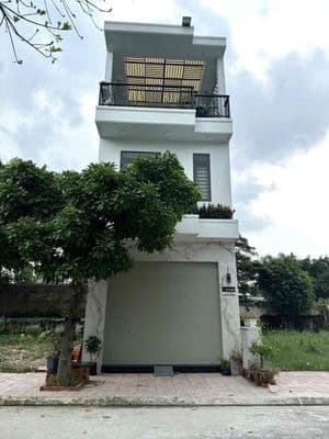 BÁN NHÀ 1 trệt 2 lầu 3tỷ8 ngay trung tâm THUẬN GIAO