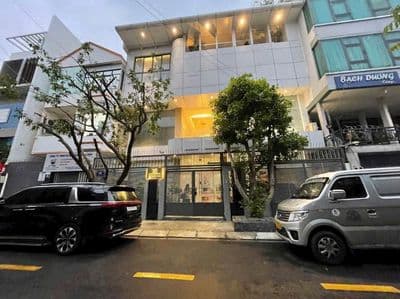 Nhà đường Đặng Dung, Quận 1, diện tích: 10x20m trệt 3 lầu